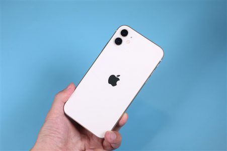 iPhone跌破3000元 国人疯抢！客服：苹果13不再上架 自营渠道不参与国补