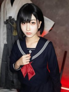 《寂静岭f》美女cos分享：黑袜JK 绝美侧颜